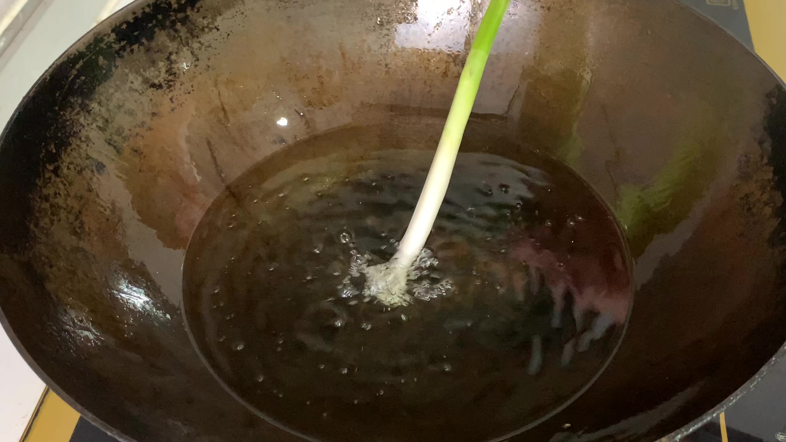 炒菜如何辨别油温几成热?大厨教你正确方法和技巧,先收藏了